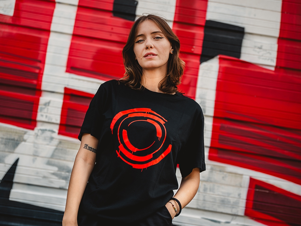 Red graffiti logo T-shirt Black